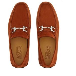 Ferragamo
Gancini-plaque suede loafers